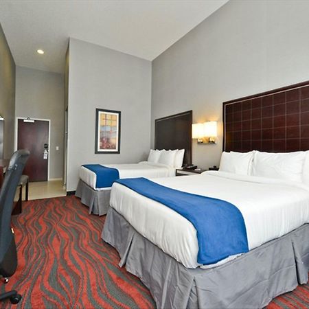 Holiday Inn Express&Suites Utica Rom bilde