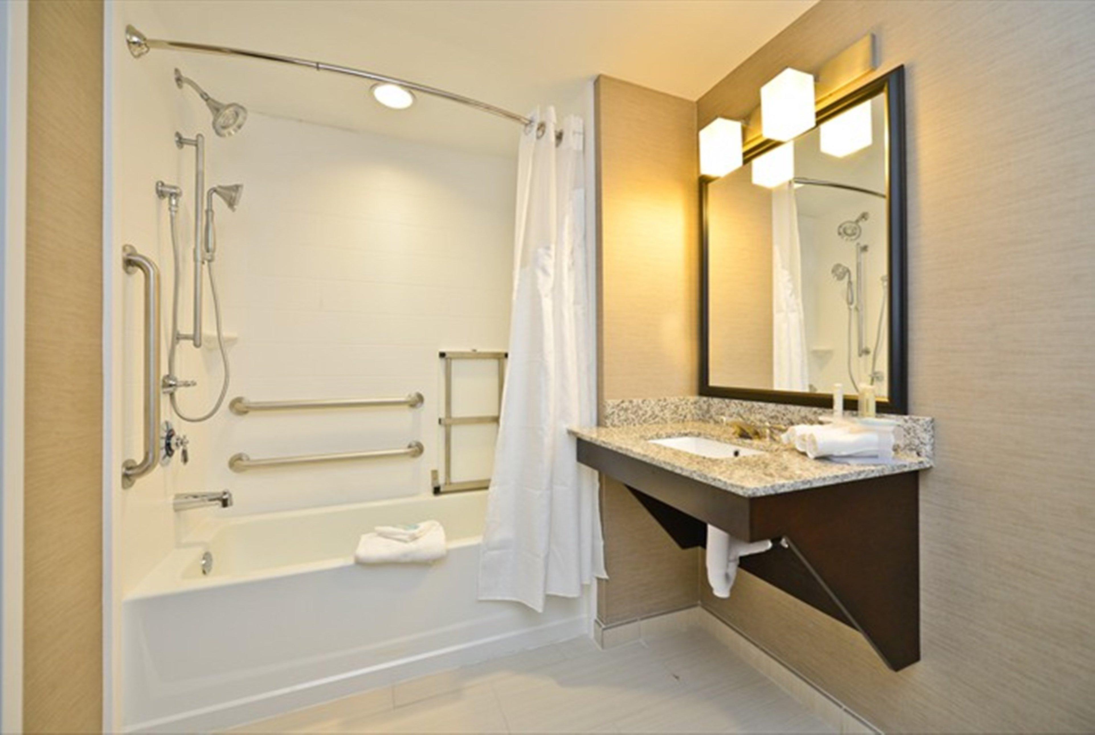 Holiday Inn Express & Suites Utica By Ihg Eksteriør bilde