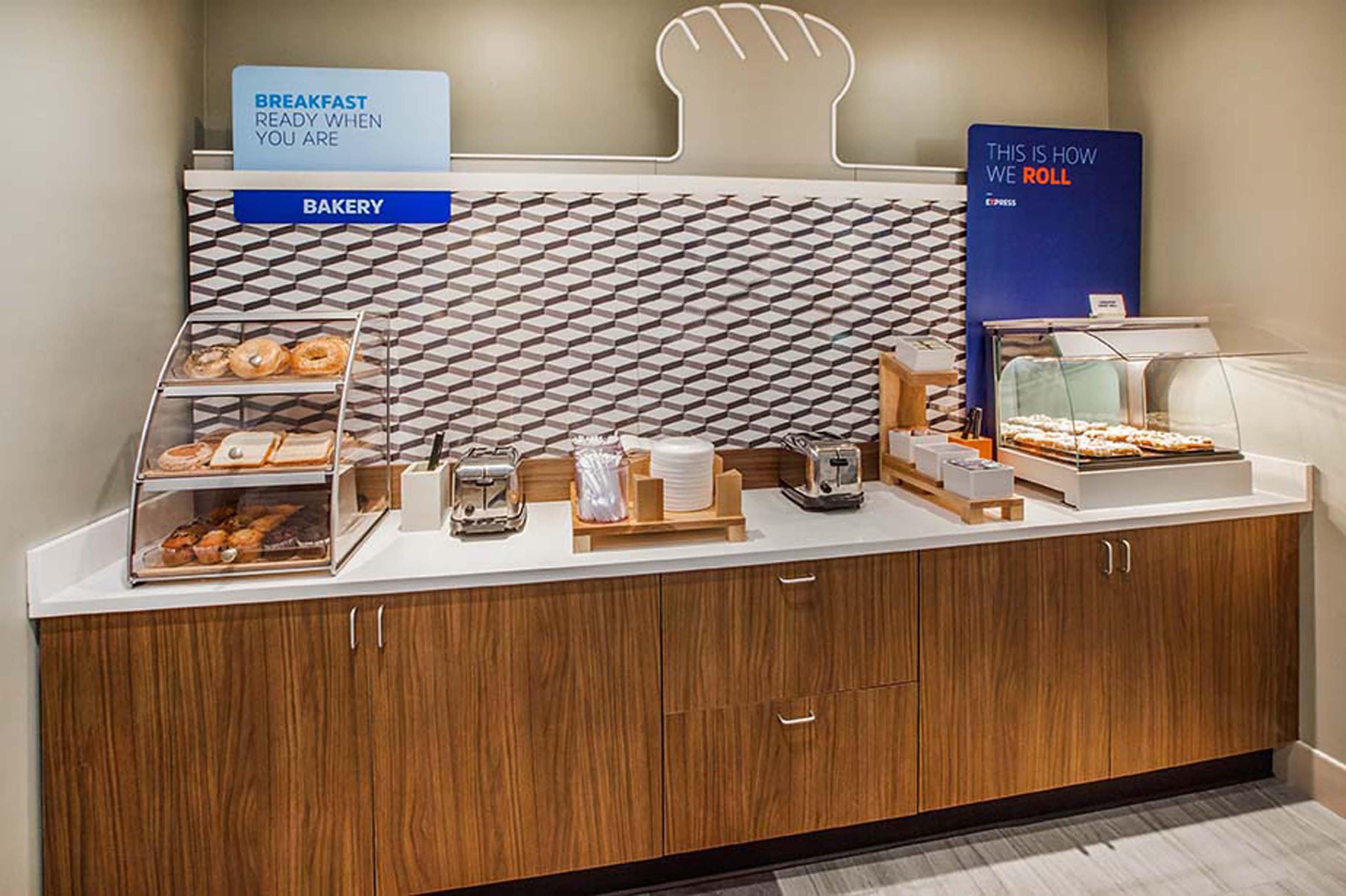 Holiday Inn Express & Suites Utica By Ihg Eksteriør bilde