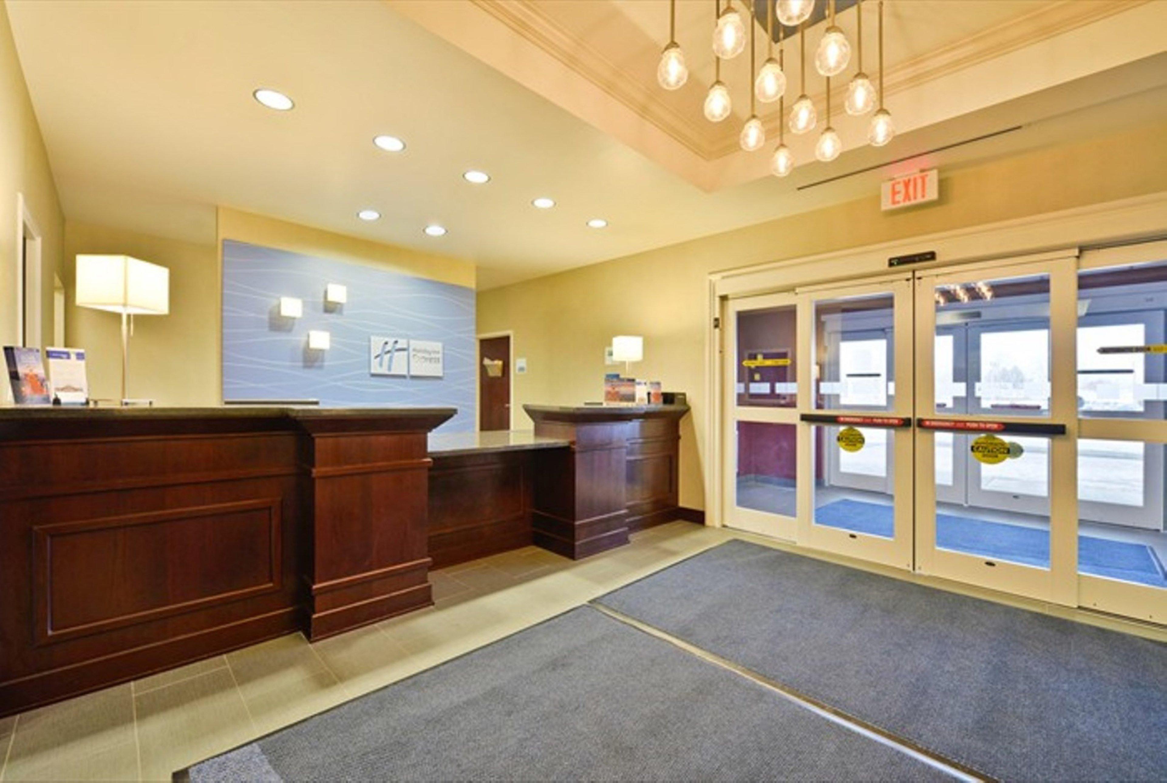 Holiday Inn Express & Suites Utica By Ihg Eksteriør bilde