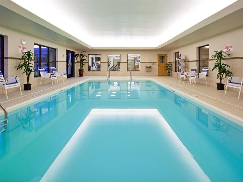 Holiday Inn Express & Suites Utica By Ihg Eksteriør bilde
