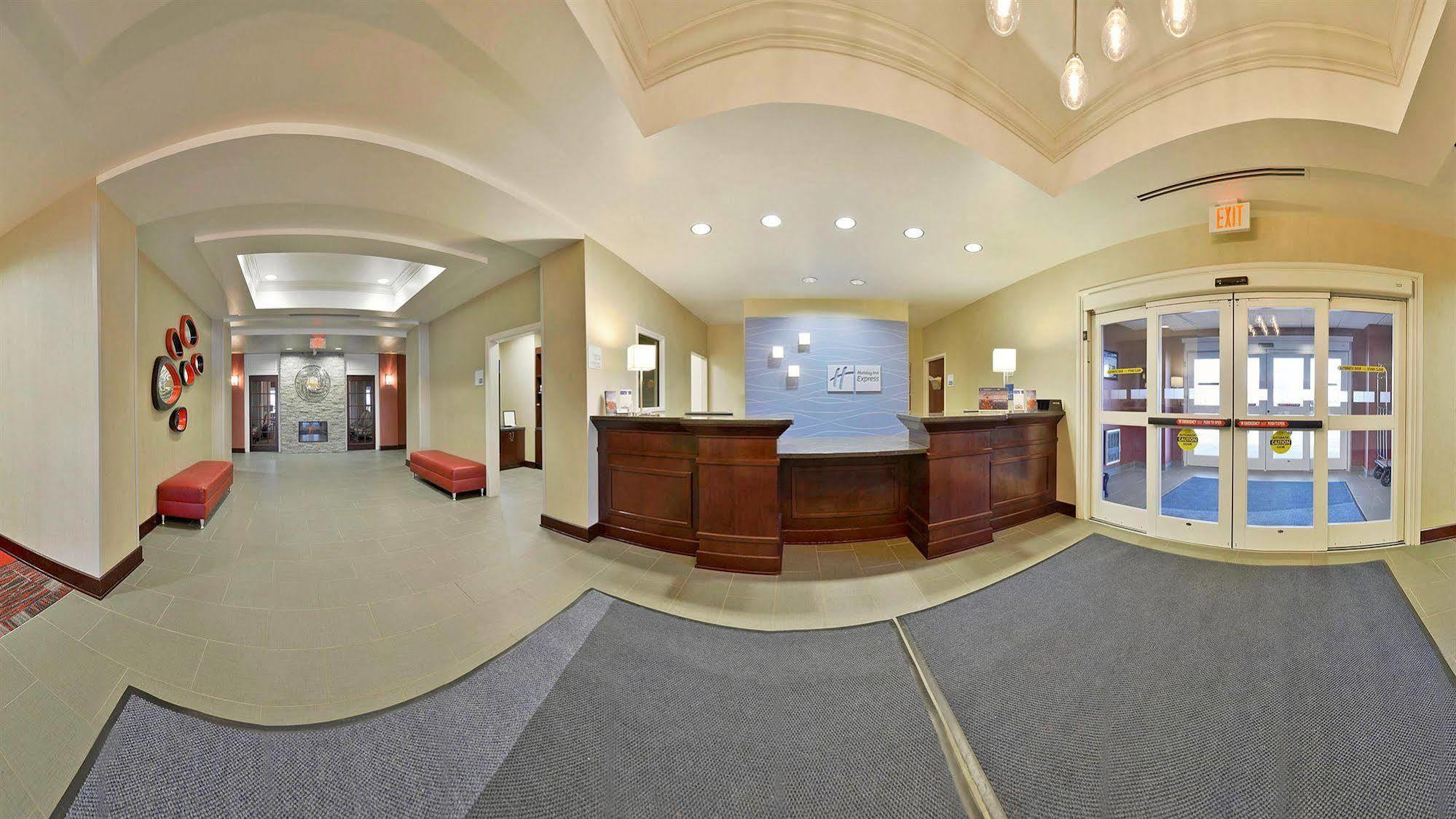 Holiday Inn Express & Suites Utica By Ihg Eksteriør bilde